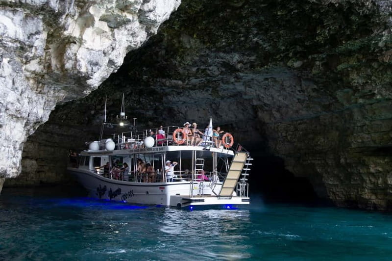 Comino Blue Lagoon & Crystal Lagoon - 3 Bay Cruise - Danny, Ali, and the crew shape the day