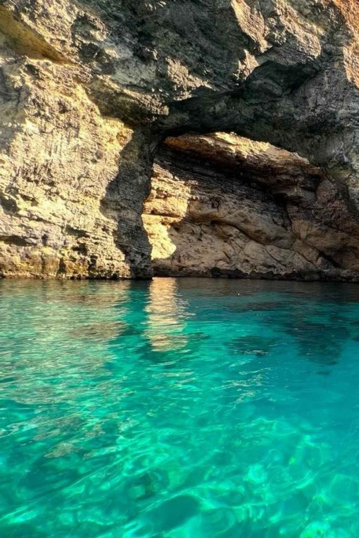 Comino Private Boat Tours: Blue/Crystal Lagoon, Malta & Gozo - Cominotto and the approach to Blue Lagoon