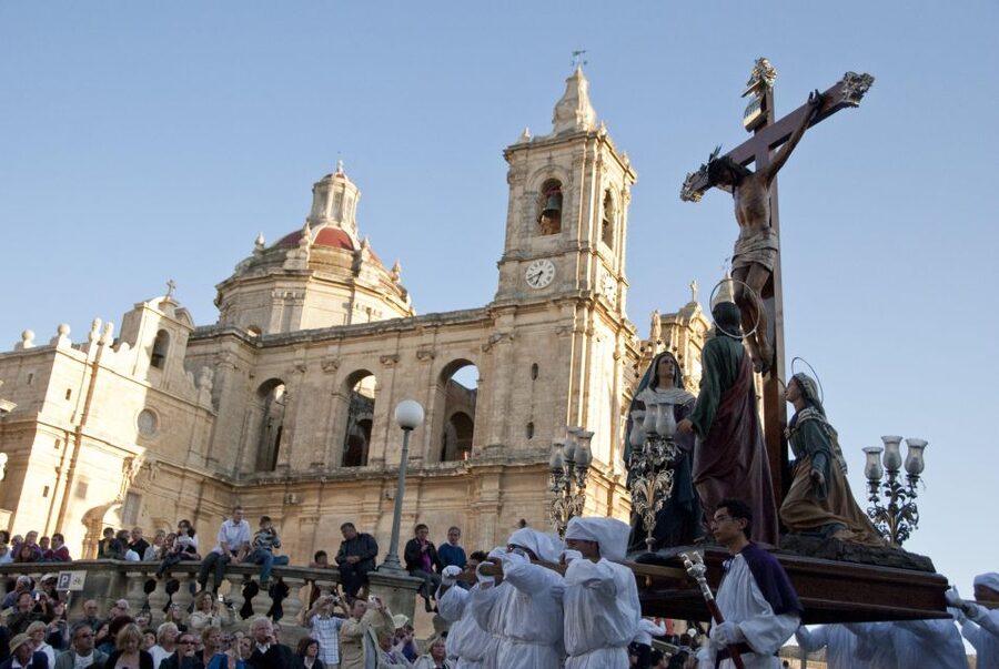 Good Friday Easter Procession with Commentary and Transport - Key points at a glance