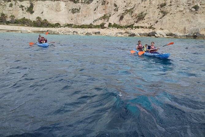Gozo: 1 hour Kayak + Cave Tour + Blue Lagoon Drop off - The one-hour kayak route along Hondoq Coastline
