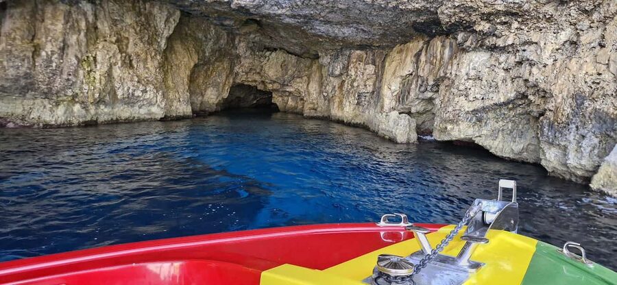 Malta: Blue Lagoon, Caves & around Comino Private Speedboat - The short cruise toward Comino