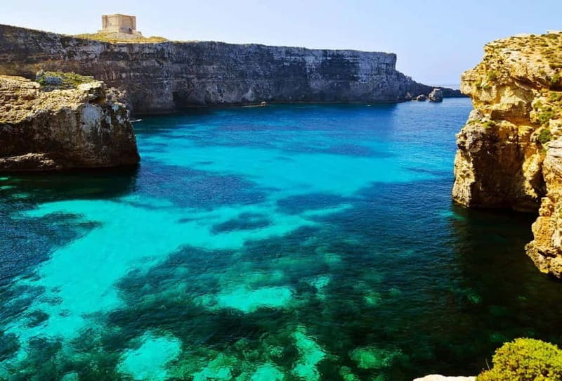 Malta: Blue Lagoon, Comino, Gozo & Crystal Lagoon Sea Caves - Cruising past Elephant Rock and the sea caves