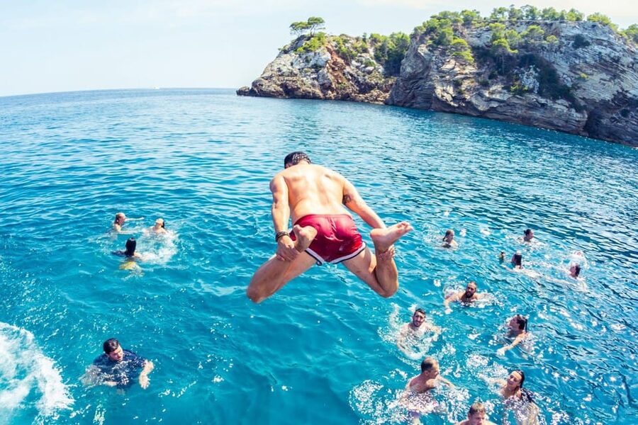 Malta: Boat Party + Watersport+ Comino+ OpenBar ALL INCLUDED - Key points at a glance
