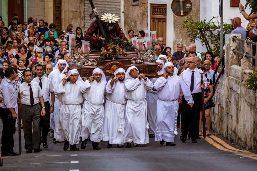 Malta: Good Friday Afternoon Procession with Transportation - Arriving in Żebbuġ for the Procession