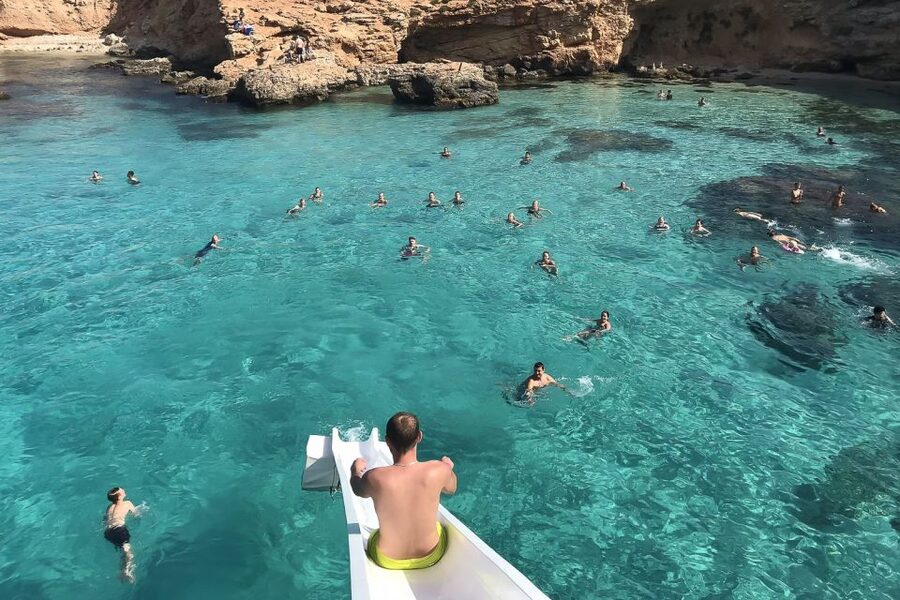 Malta: Gozo, Comino, Blue & Crystal Lagoon, & Caves Cruise - What the crew does well