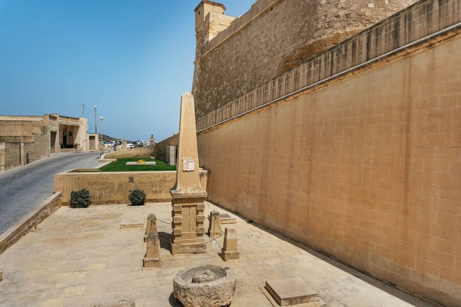 Malta: Gozo & Comino Islands, Blue Lagoon & Seacaves Tour - Crystal Lagoon and the pirate caves on the return