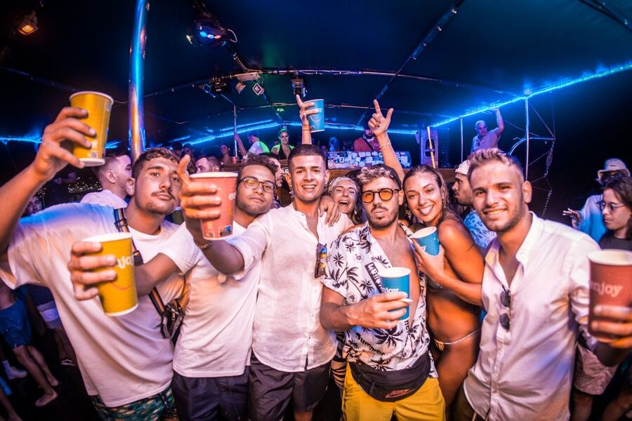 Malta: Lazy Pirate Boat Party with Drinks & Food - Who should book the Lazy Pirate?