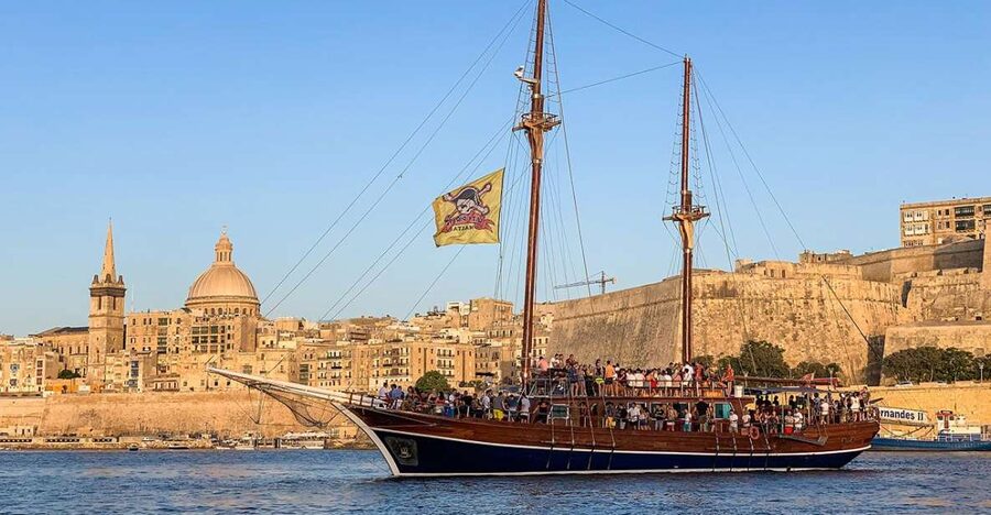 Malta: Lazy Pirate Boat Party with Drinks & Food - What the open bar really adds