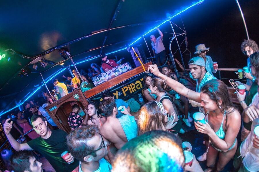 Malta: Lazy Pirate Boat Party with Drinks & Food - Music, dancing, and the crowd