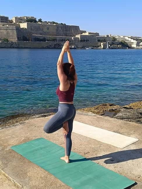 Malta: Private Yoga class close the Sea - The Vinyasa sequence and personal corrections