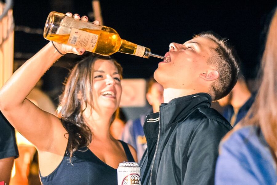 Malta: Pub Crawl of Paceville and St Julian's with Drinks - Four welcome drinks and the shot challenge