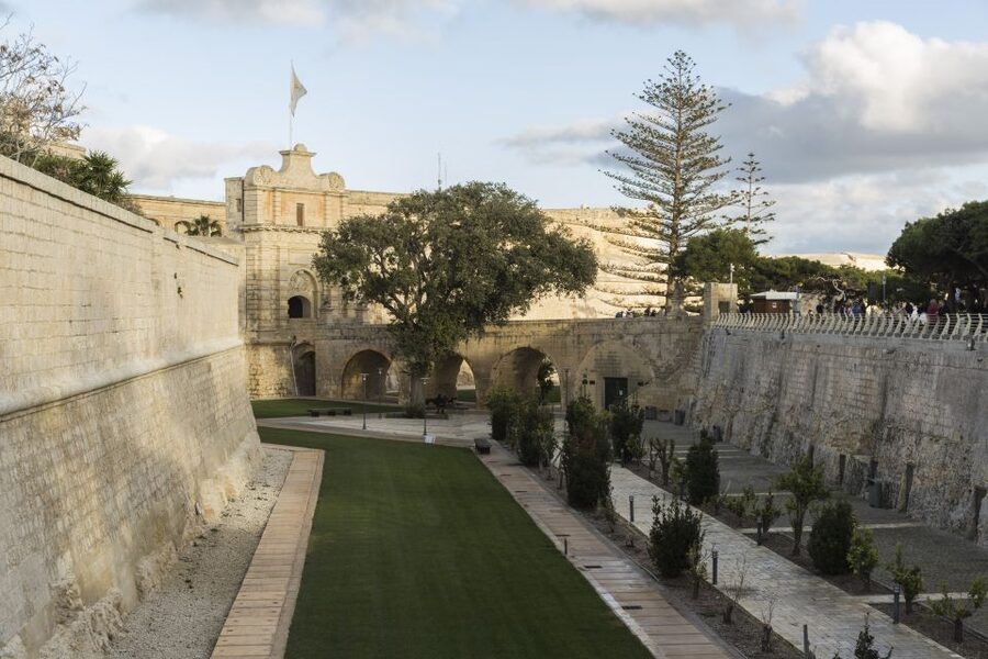 Mdina and Rabat: Guided City Walking Tour - Meeting the guide at Mdina’s Main Gate