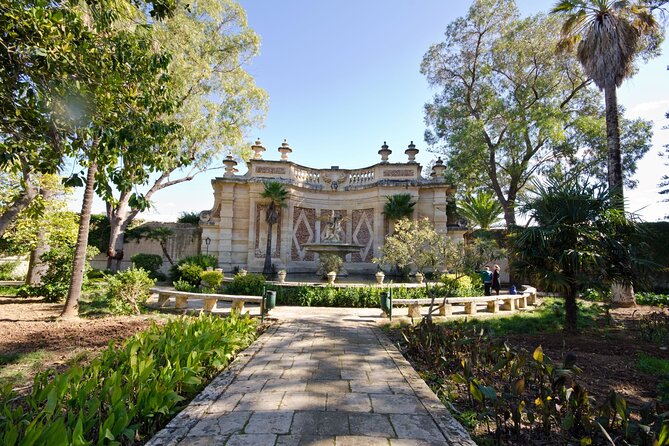 Mdina, Dingli cliffs and San Anton Gardens guided tour - Pickup, bus changes, and group size