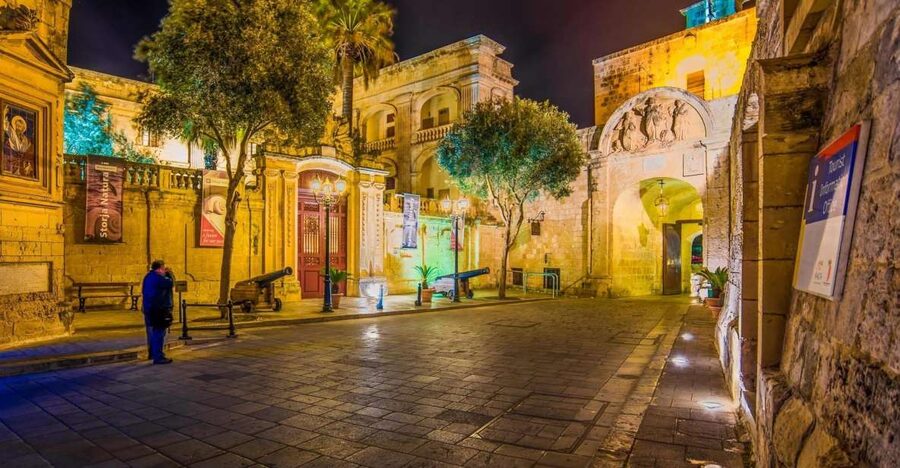 Mdina: Valletta Waterfront Area, Mdina, and Rabat Night Tour - A short evening pause at Valletta Waterfront