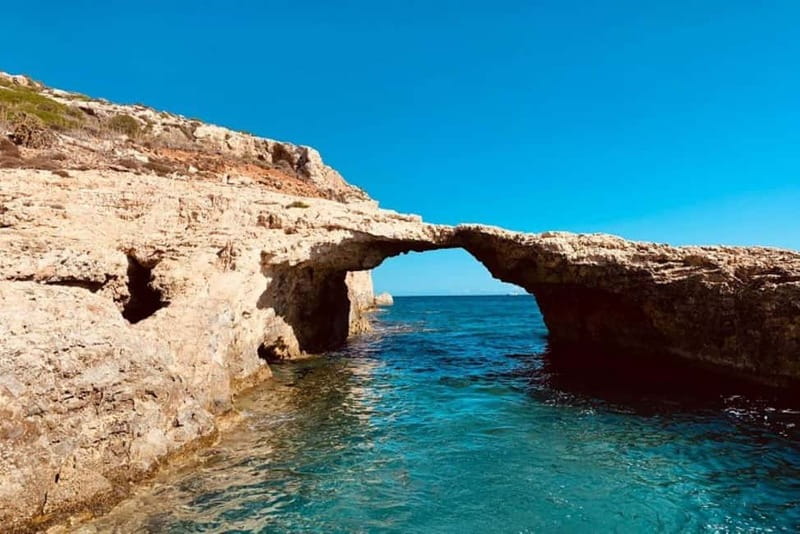 Mellieha: 1:00pm Speedboat round Comino Caves 2h Blue Lagoon - Key points at a glance