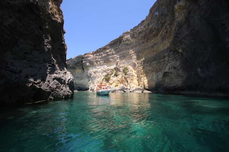 Mellieha: 3:00pm Speedboat round Comino Caves 2h Blue Lagoon - Key points at a glance