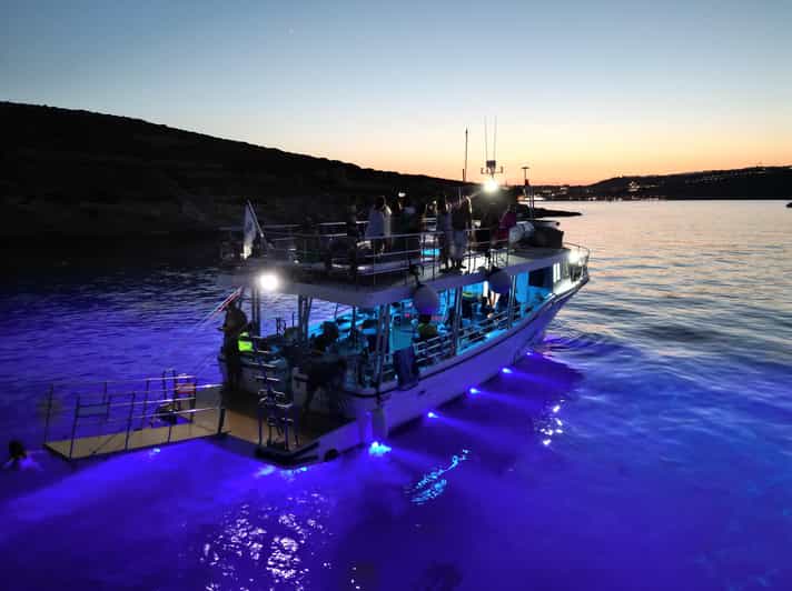 Mellieha: Two Bay Evening Cruise Including The Blue Lagoon - The ride along Comino’s northern coast