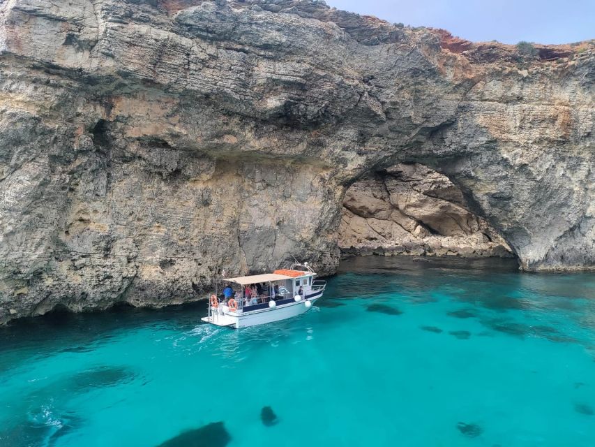 Private Boat Tour Experience with Blue Lagoon and Comino - Two Hours at the Blue Lagoon