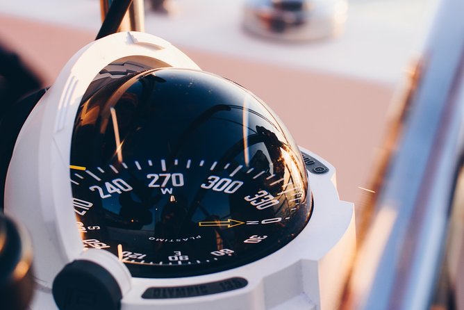 Sailing charter along the Maltese shoreline incl. Lunch and drinks - Leaving Senglea at 9am