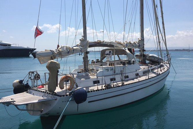 Sailing charter along the Maltese shoreline incl. Lunch and drinks - Practical planning for the meeting point