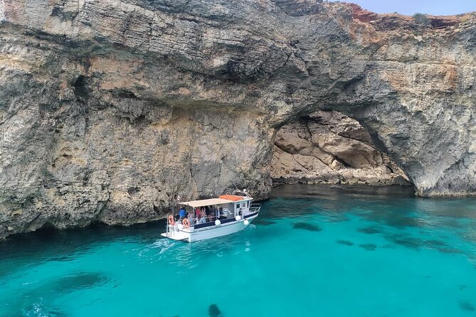 Snorkeling in Blue Lagoon Beaches and Bays Trip Comino - Blue Lagoon: the headline stop