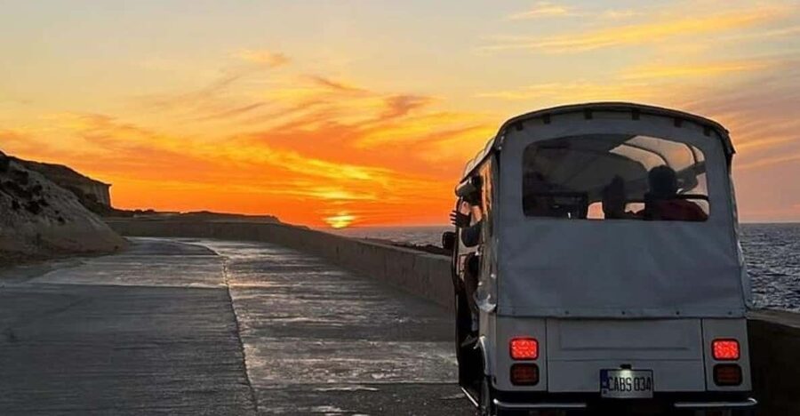 Sunset Tuk Tuk Tour in Gozo & Blue Lagoon (Comino) - Seeing Comino’s caves from the Yippee boat