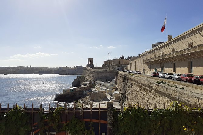 Valletta City of Gentlemen guided walking tour - Lower Barrakka Gardens and the Siege Bell