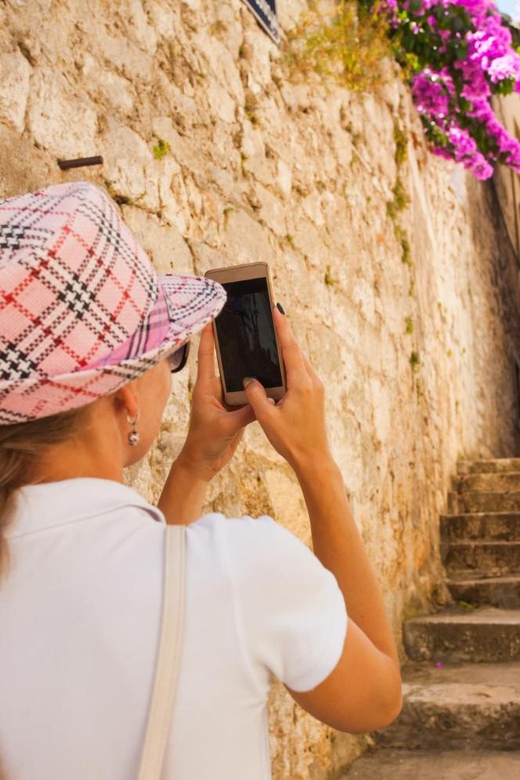 Valletta: Express Walk with a Local in 60 minutes - Triton Fountain gives you a practical starting point