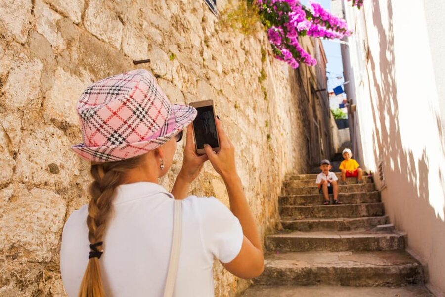 Valletta: Express Walk with a Local in 60 minutes - A small group makes the hour more useful