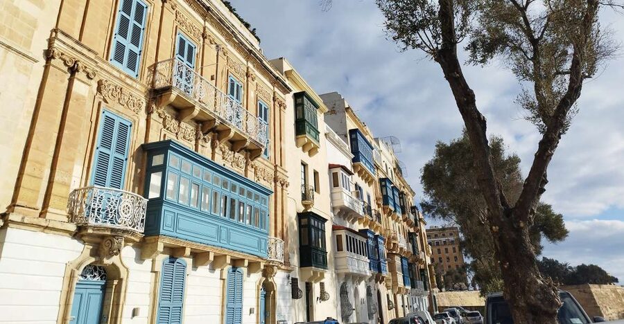 Valletta: Guided City Walking Tour - Barracca Gardens and the Grand Harbour views