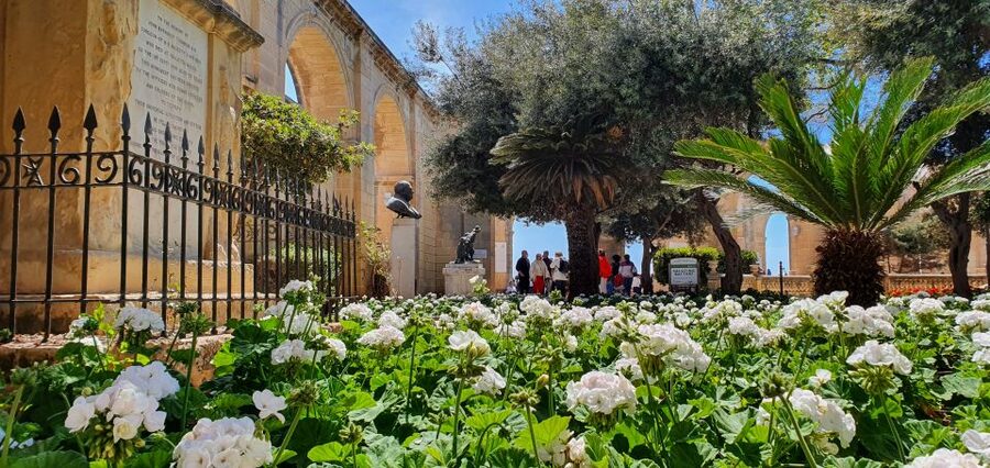 Valletta: Private Maltese Cuisine Walking Tour - Imqaret and Valletta’s Architecture