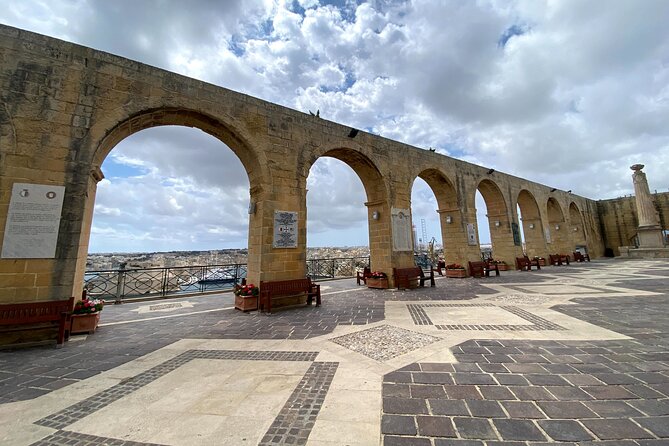 Valletta Private Walking Tour - Auberge d’Italie and Palazzo Parisio