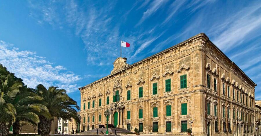Valletta: Self-Guided Historical Walking Tour (Audio Guide) - Upper Barrakka Gardens and the city’s grand entrance