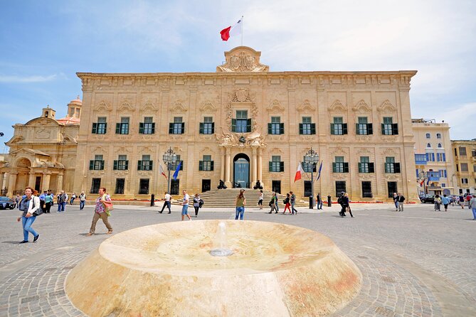 Valletta (UNESCO) guided tour, Malta Experience (included), Cathedral (optional) - The Malta Experience: useful context in 45 minutes
